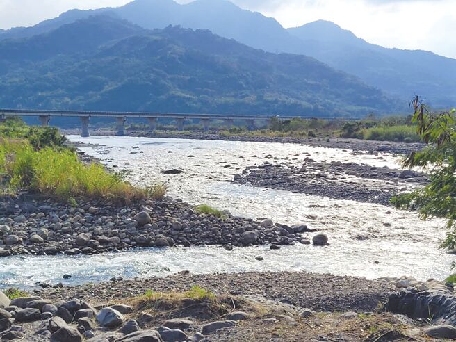 2024年台湾水力发电量4.58GW，其中小水力只有0.15G，而日本在2019年统计的水力发电就有50G，其中小水力占22.74G，双方差距非常大，各界咸认学习日本的经验就可快速发展台湾的小水力。图／天晴能源提供