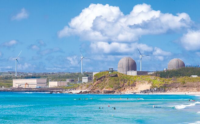 核三厂2号机20日逐步降载停机，21日进行第28次大修作业，工期预估41天；图为核三厂。（台电提供）