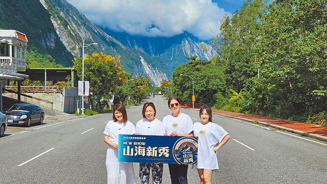 花蓮縣4位女性創業家串聯新城鄉、秀林鄉業者成立「新秀商圈發展協會」，首任理事長曾文儀（左二）表示，盼透過商圈異業結合，攜手店家挺過震後經濟寒冬。（新秀商圈發展協會提供／王志偉花蓮傳真）