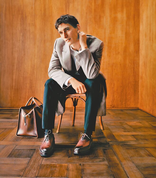 Berluti以6款經典鞋包為攝影主體，展現極致工藝。（Berluti提供）