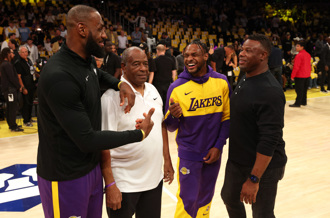 影》传奇父子檔「葛瑞菲」见证 詹皇联手布朗尼 球迷嗨爆