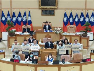 新北宮燈旗出現融資廣告 侯友宜認不妥：會檢討