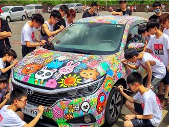 屏東「大潮祭」從早high晚 白天畫汽車、晚上看明華園　