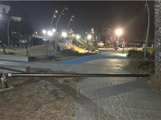 澎湖颳12級強風 路燈折斷、高空泳池水如雨而下