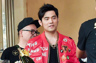 業績比看演唱會重要！知名車廠業務喊「買車送杰倫」 網全暴動