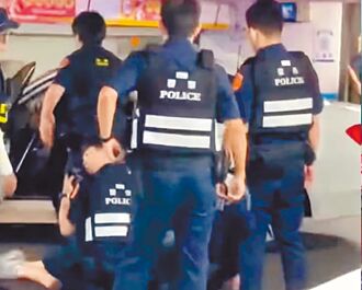 桃园 少年无照开车拒检 撞柱遭逮