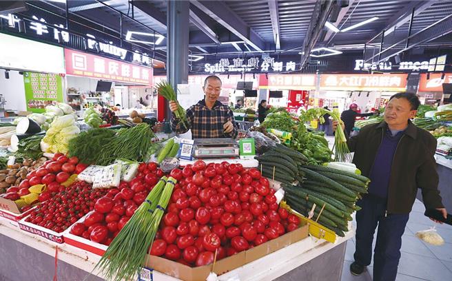 大陆国家统计局近日公布2024年前3季全国居民人均可支配收入，有9个省分居民人均可支配收入超过人民币3万元。（新华社）