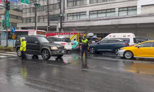 汐止分局在现场及周边加强交通疏导。（图 / 警方提供）