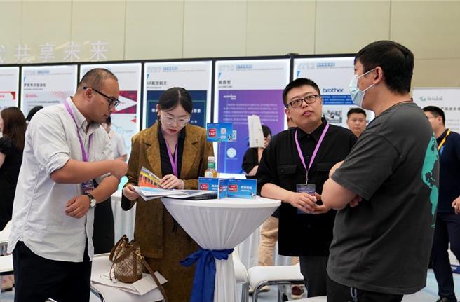第七届进博会技术装备、汽车展区展前供需对接会，今年8月上旬上海举行。（摘自新华社）
