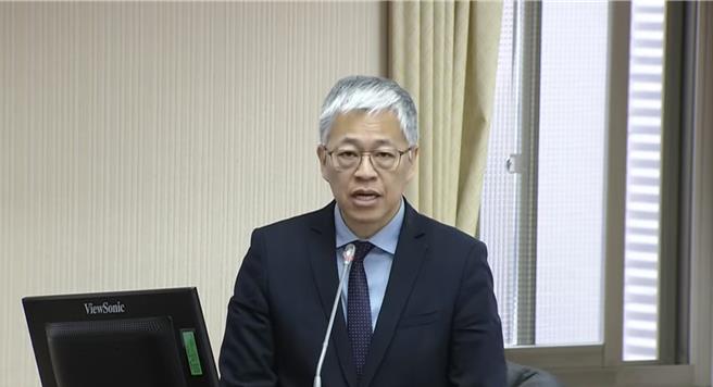 内政部次长吴堂安公听会前受访表示，国定假日是否增加要综合评估，这次公听会最主要目的要听大家意见，修法要有共识，内政部会审慎评估。（摘自立法院内政委员会直播）