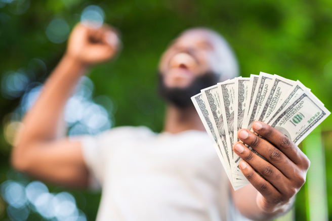 屬豬、狗、機以及牛者年底前將迎來旺盛的貴人運及偏財運。（示意圖：Shutterstock／達志）