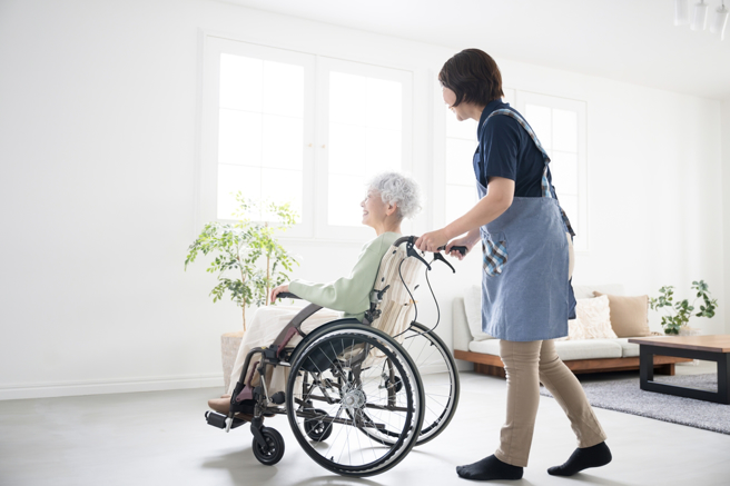 东亚各国正面临少子化、人口老化危机，银髮族的晚年生活，却不见得能获得妥善照护。（示意图。图：shutterstock/达志）