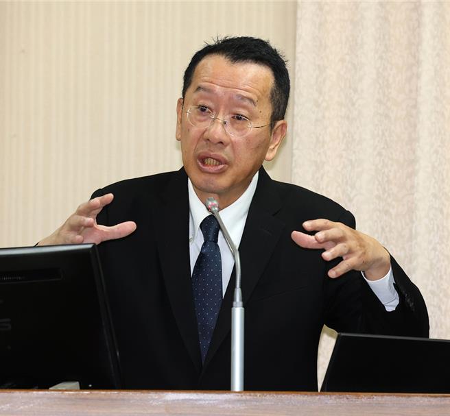 國防部長顧立雄今（23）日坦言，天然氣是能源供給中最弱一環。（劉宗龍攝）