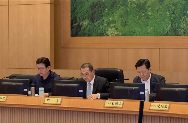 新北市长侯友宜指示，捷运三莺线要全力以赴，在2025年如期完工。（吕健豪摄）