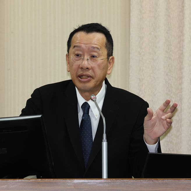 立法院外交及國防委員會23日邀請國防部長顧立雄（見圖）等報告，並備質詢。（劉宗龍攝）