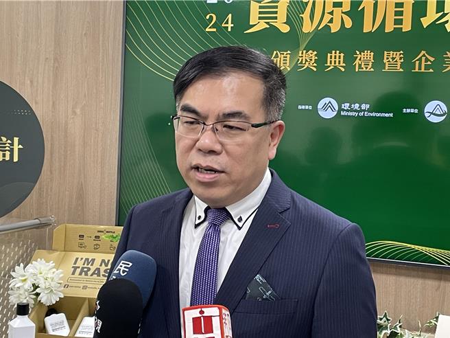 環境部長彭啟明23日指出，台灣目前每月綠領人才需求逾2.2萬，明年將與勞動部、經濟部合作推動綠領轉型平台，幫助弱勢勞工接受綠領相關職業訓練、成功轉型。（蔡佩珈攝）