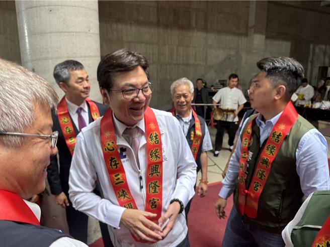 新北市副市长刘和然昨（22）日提及「市长要我多接触人群」，被解读释出参选2026年新北市长选举讯号。他今天回应「那只是个开场白」，但也说「越接近民眾、越听到民眾声音」。（柯毓庭摄）