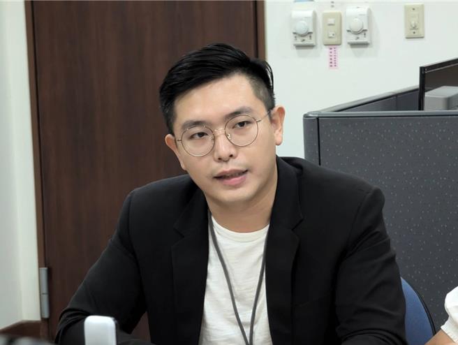 民进党基隆市议员张颢瀚遭爆出疑似涉嫌诈领助理费，基隆地院23日裁定羁押禁见。（张志康摄）