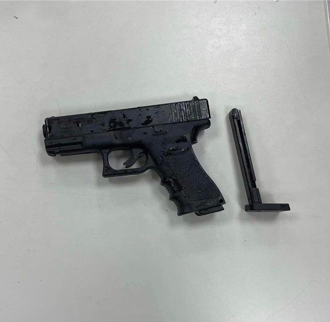 警方查扣郑男的瓦斯枪。（警方提供）