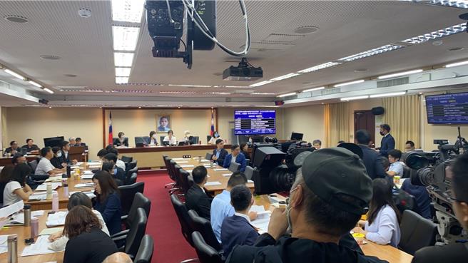 内政委员会于今（23）日召开「纪念日及节日实施条例草案」公听会，朝野立委提案立法，拟提升现行〈纪念日及节日实施办法〉位阶到法律等级，让民眾能够多放假。(全教产提供)