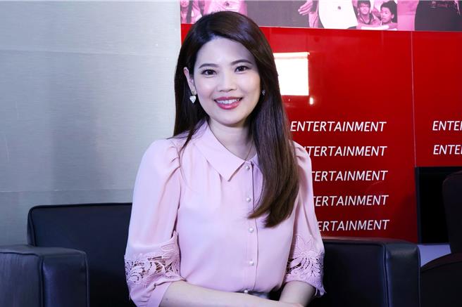 主播刘又嘉推出新节目《又嘉的艺想世界》。（中天晓文问