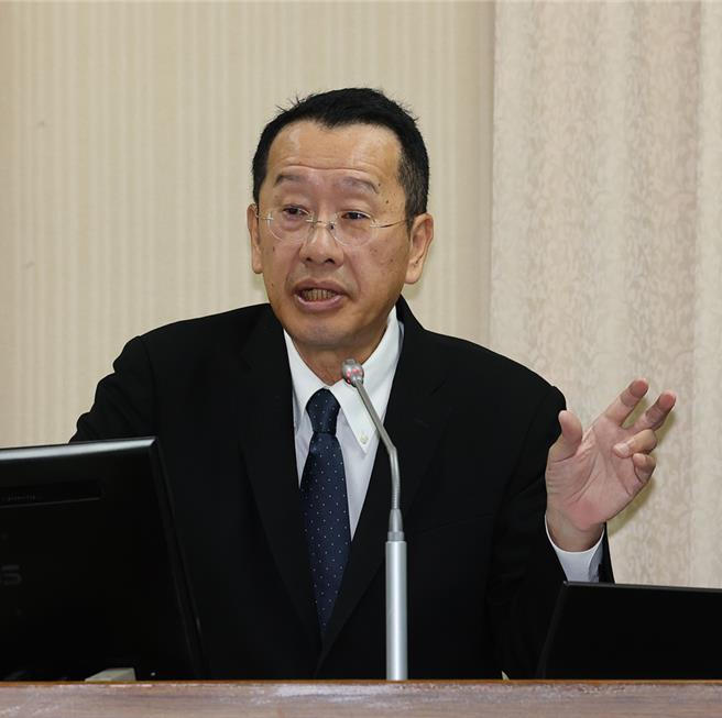 立法院外交及國防委員會23日邀請國防部長顧立雄（見圖）等報告，並備質詢。（劉宗龍攝）