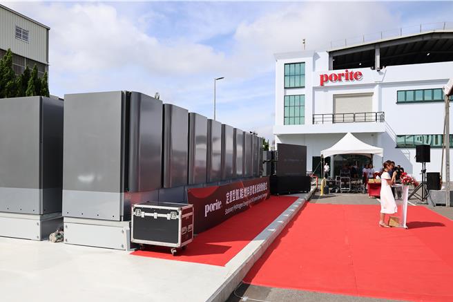 台湾第2套氢能燃料发电系统，23日在苗栗县竹南镇台湾保来得公司启用。（谢明俊摄）