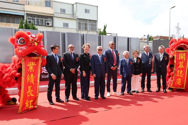 台湾第2套氢能燃料发电系统，23日在苗栗县竹南镇台湾保来得公司启用。（谢明俊摄）