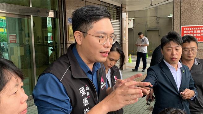 民進黨秘書長林右昌子弟兵、民進黨基隆市議員張顥瀚疑似涉嫌詐領助理費，基隆地院23日裁定羈押禁見。（徐佑昇攝）