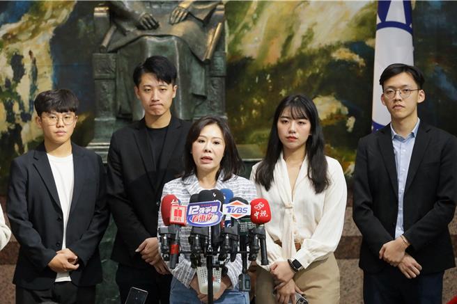 國民黨文傳會主委李彥秀在中常會後受訪。（文傳會提供）