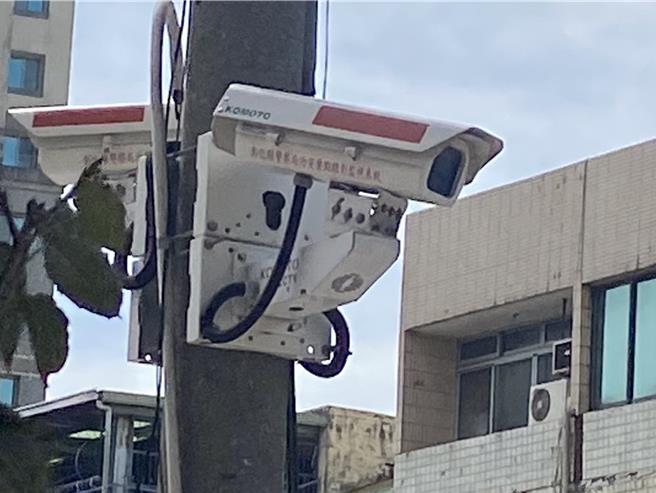 彰化县警局今年度持续扩充「天眼」防卫网录影监视系统，预计年底前完成1万2372支镜头。（孙英哲摄）