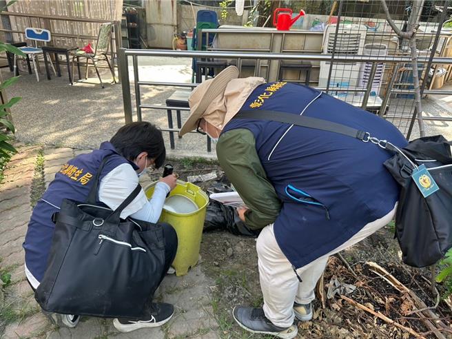 彰化縣傳出今年首例本土登革熱，公所清潔隊已展開清消。（彰化縣政府提供／孫英哲彰化傳真）