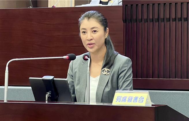 南投县长许淑华23日在县议会进行施政总报告，南投县获多项第一，努力打造幸福宜居城市。（杨静茹摄）