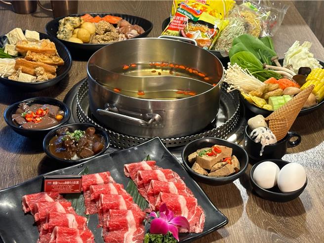 「单身宠客方案」选定「马辣」、「新马辣」全台19家门市推出，每日限量的快闪个人套餐，最低498元起就可以麻辣锅吃到饱。(马辣国际餐饮集团提供)