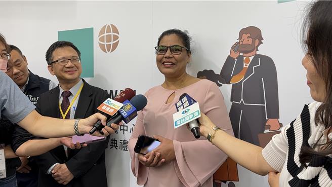 斯里蘭卡籍柯帕莎女士，2年前取得成大醫學院博士學位，去年7月取得教育領域第1項，獲核發就業金卡。（紀爰攝）