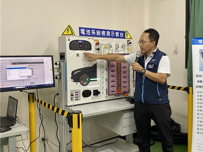 公路人員訓練所中部訓練中心設有完善電動大客車教學設備。（蔡明亘攝）