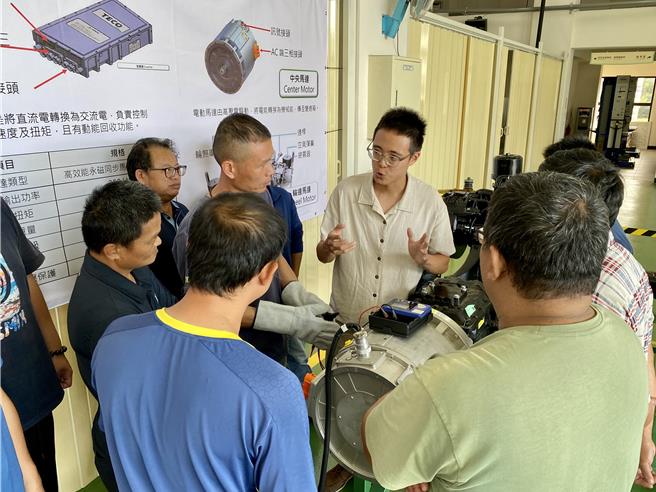 國內大客車保養及維修人力、汽車修護技工及檢驗員面臨轉型，交通部公路局啟動培訓計畫，預計2030年前培育1170名本土保修人才。（蔡明亘攝）