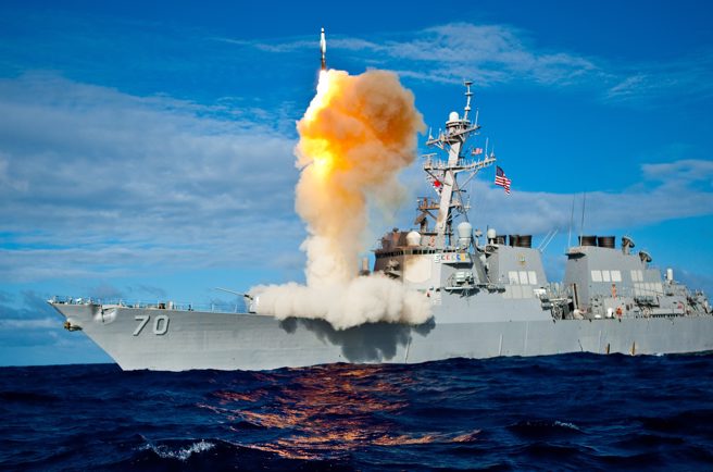 美国勃克级驱逐舰霍珀号发射标3型飞弹。 （示意图／美联社资料照片）
