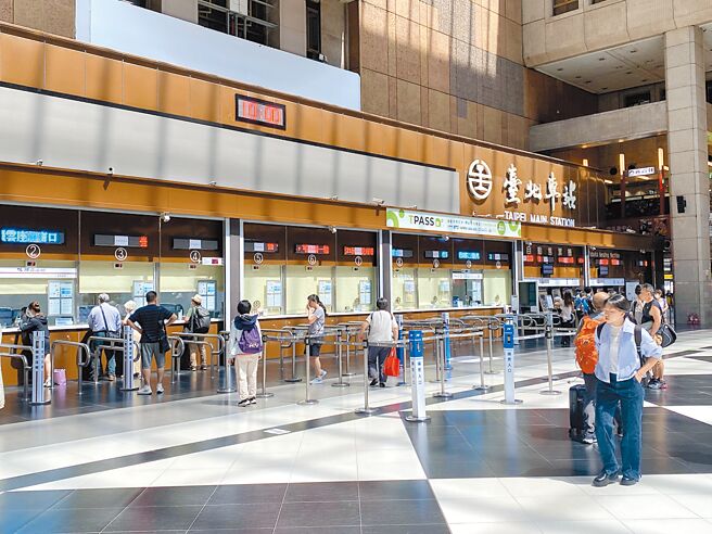 台鐵公司化後招募的從業人員待遇表遲未出爐，台鐵規畫調薪1800元至3140元，交通部長陳世凱22日向台鐵企業工會透露，行政院近日將核定通過。（本報資料照片）