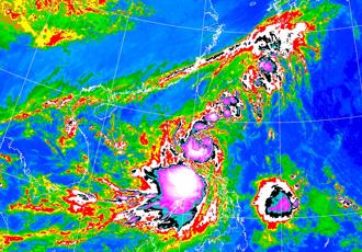 今起雨連炸7天！專家曝「雙颱效應」潭美路徑成麻花狀