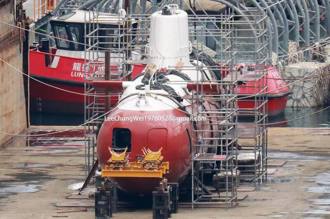 「慧龍」水下無人載具成功射SUT操雷   艦艏2具發射管首度曝光