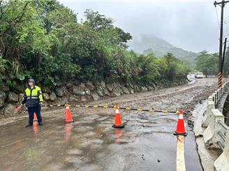 北海岸溪水暴漲 緊急交管 金山1路線公車停駛