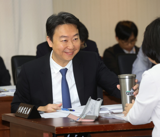 外送運價新制「有上限無下限」 交長允諾免運優惠可續用