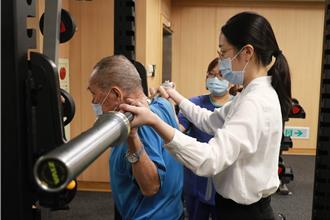 負重練習預防肌少症 醫推客製化訓練助長輩健康老化