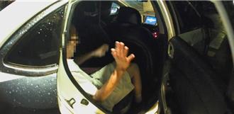 深夜綿雨驚見6旬翁倒路旁 內湖警助攙扶返家