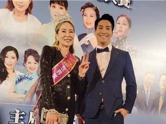 王陽明70歲岳母太辣！蔡麗娜「禮服開高衩」太性感險走光