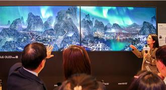 台灣創新科技藝術亮相桃機 吸引全球旅客參與互動