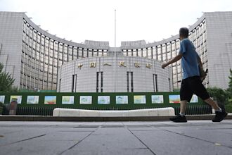 人行加大放水 逆回購7,927億