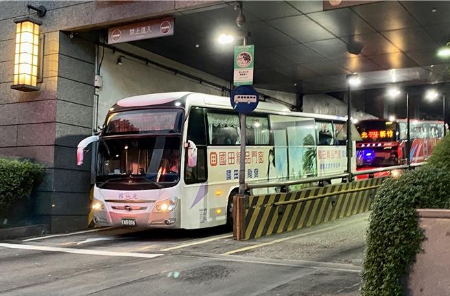 交通部统计，公路客运与市区客运缺员逾2200人，游览车公会也统计缺驾驶近3000人。示意图。（本报资料照片）