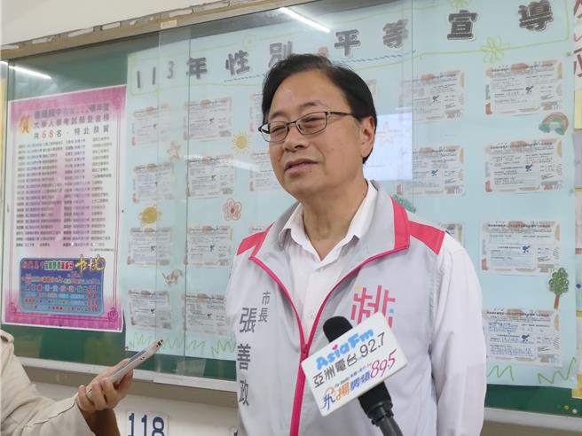 「台灣區電機電子工業同業公會」報告指出，桃園市的電力自給率達到137.7％，為六都第2名，桃園市長張善政24日表示，先前台電說北部缺電是誤導，期待台電改善電網，不要北部發很多電卻送不出去，這是很諷刺的問題。（賴佑維攝）